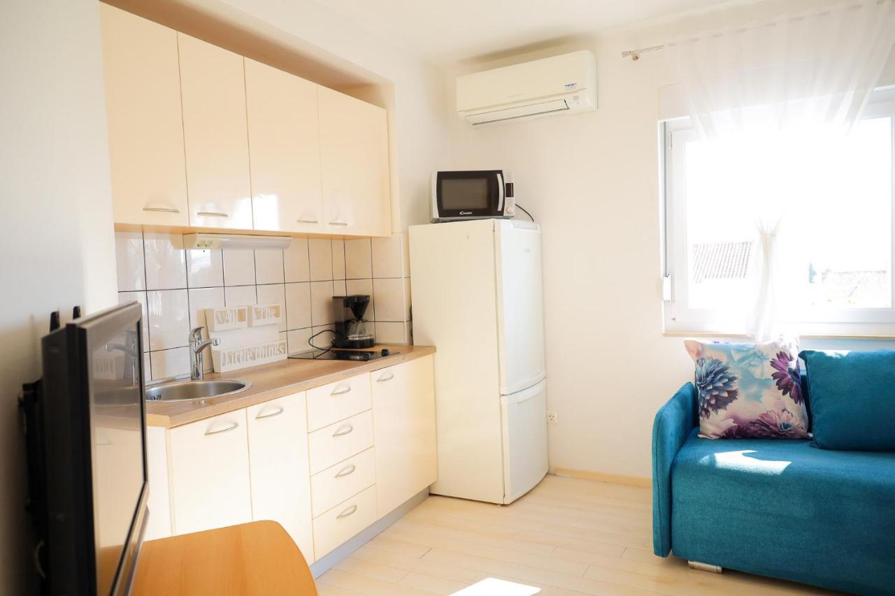 The Florens Residence Near The Beach With The Pool, Bbq And Kids Playground, Zadar Diklo Bagian luar foto