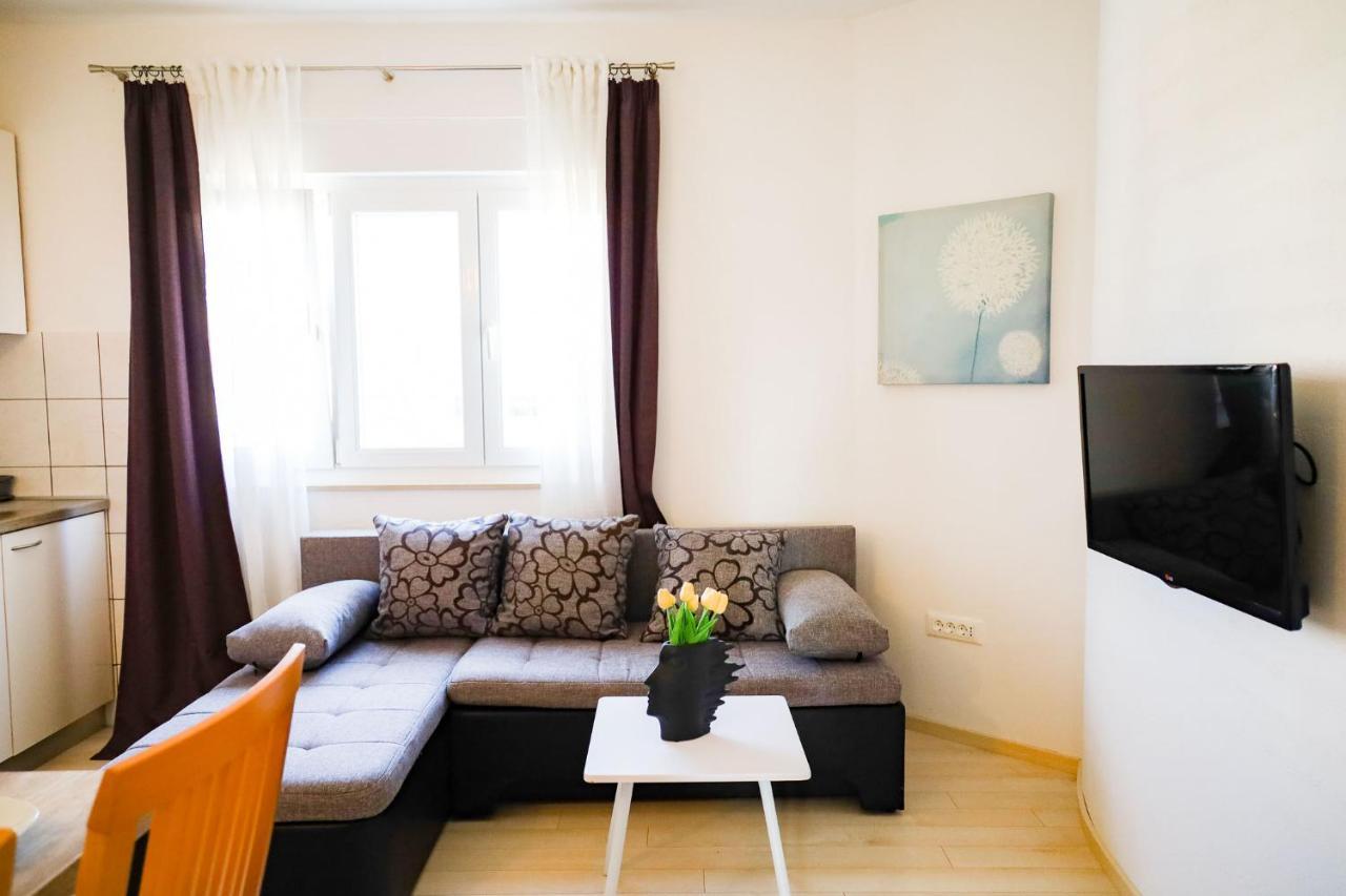 The Florens Residence Near The Beach With The Pool, Bbq And Kids Playground, Zadar Diklo Bagian luar foto