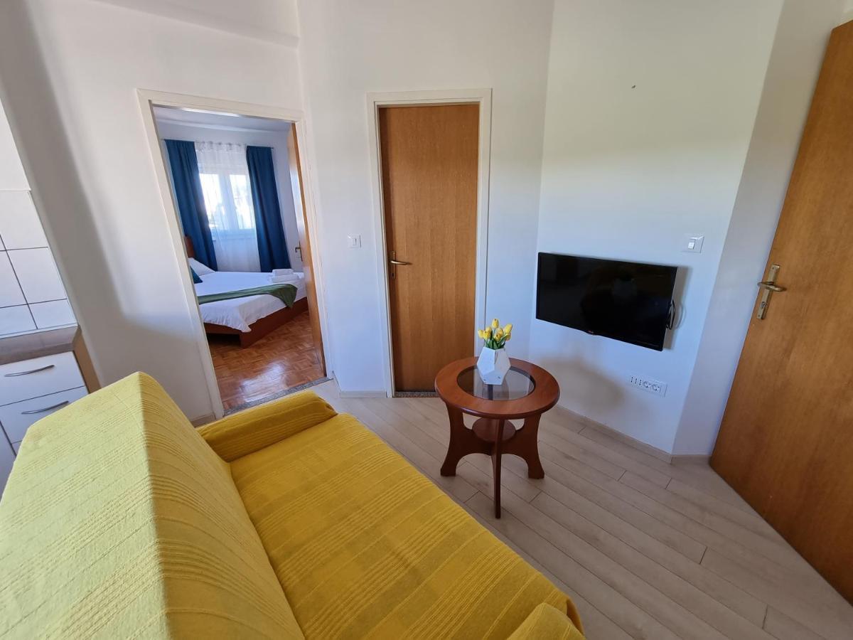 The Florens Residence Near The Beach With The Pool, Bbq And Kids Playground, Zadar Diklo Bagian luar foto