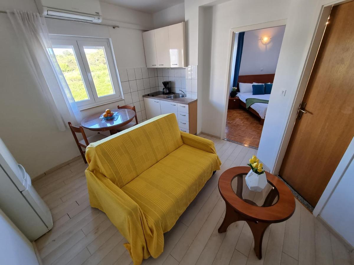 The Florens Residence Near The Beach With The Pool, Bbq And Kids Playground, Zadar Diklo Bagian luar foto