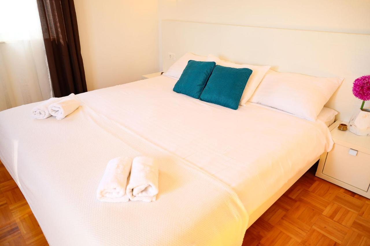 The Florens Residence Near The Beach With The Pool, Bbq And Kids Playground, Zadar Diklo Bagian luar foto