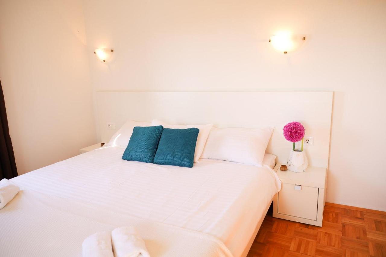 The Florens Residence Near The Beach With The Pool, Bbq And Kids Playground, Zadar Diklo Bagian luar foto
