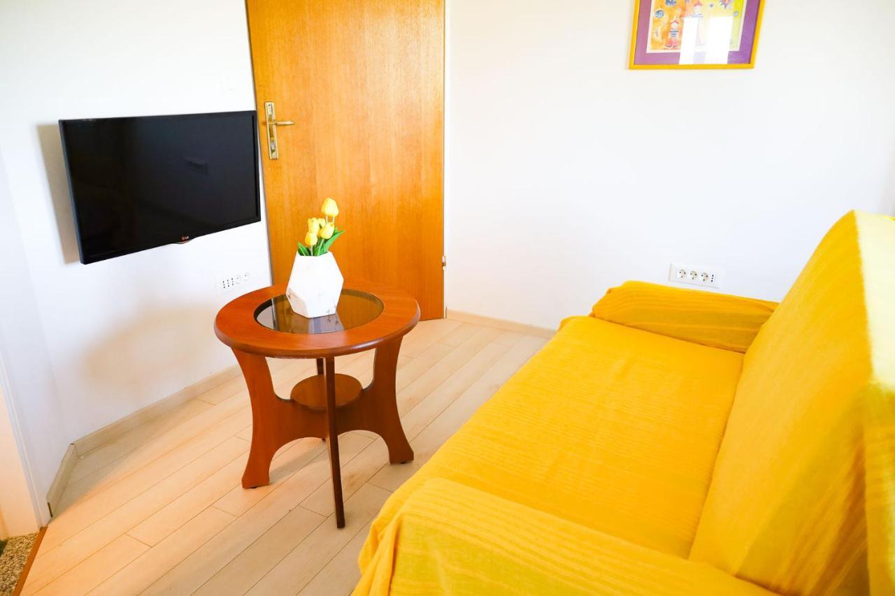 The Florens Residence Near The Beach With The Pool, Bbq And Kids Playground, Zadar Diklo Bagian luar foto