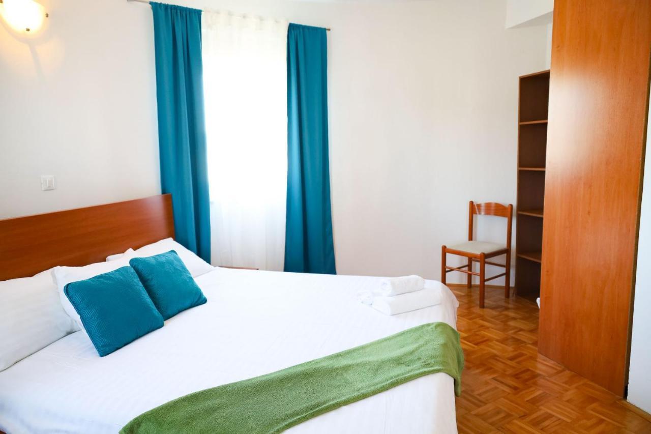 The Florens Residence Near The Beach With The Pool, Bbq And Kids Playground, Zadar Diklo Bagian luar foto