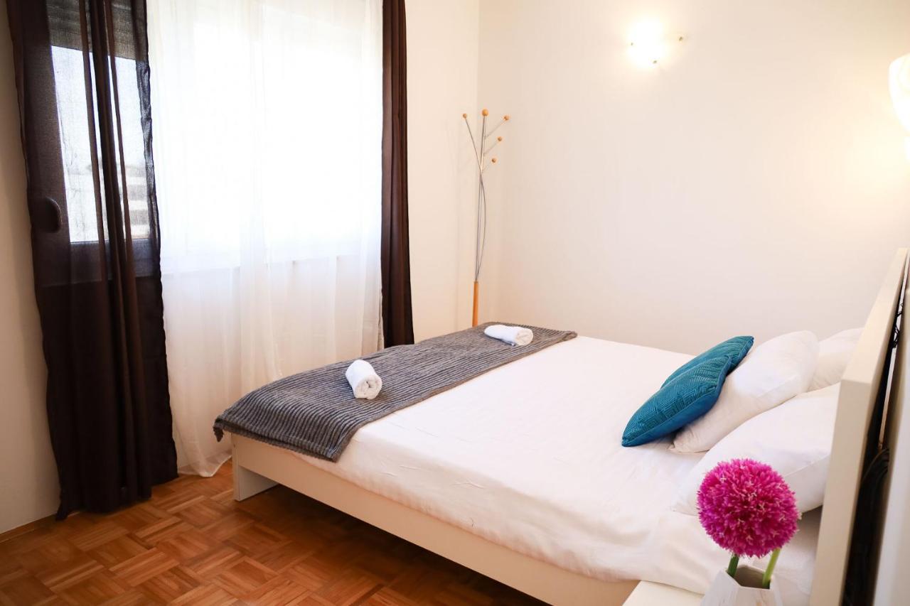 The Florens Residence Near The Beach With The Pool, Bbq And Kids Playground, Zadar Diklo Bagian luar foto
