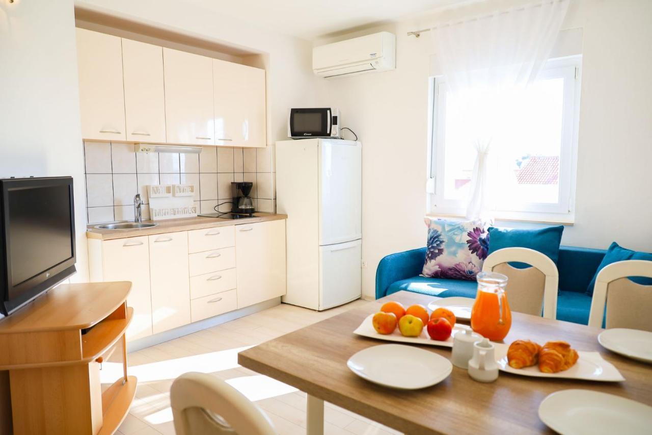 The Florens Residence Near The Beach With The Pool, Bbq And Kids Playground, Zadar Diklo Bagian luar foto