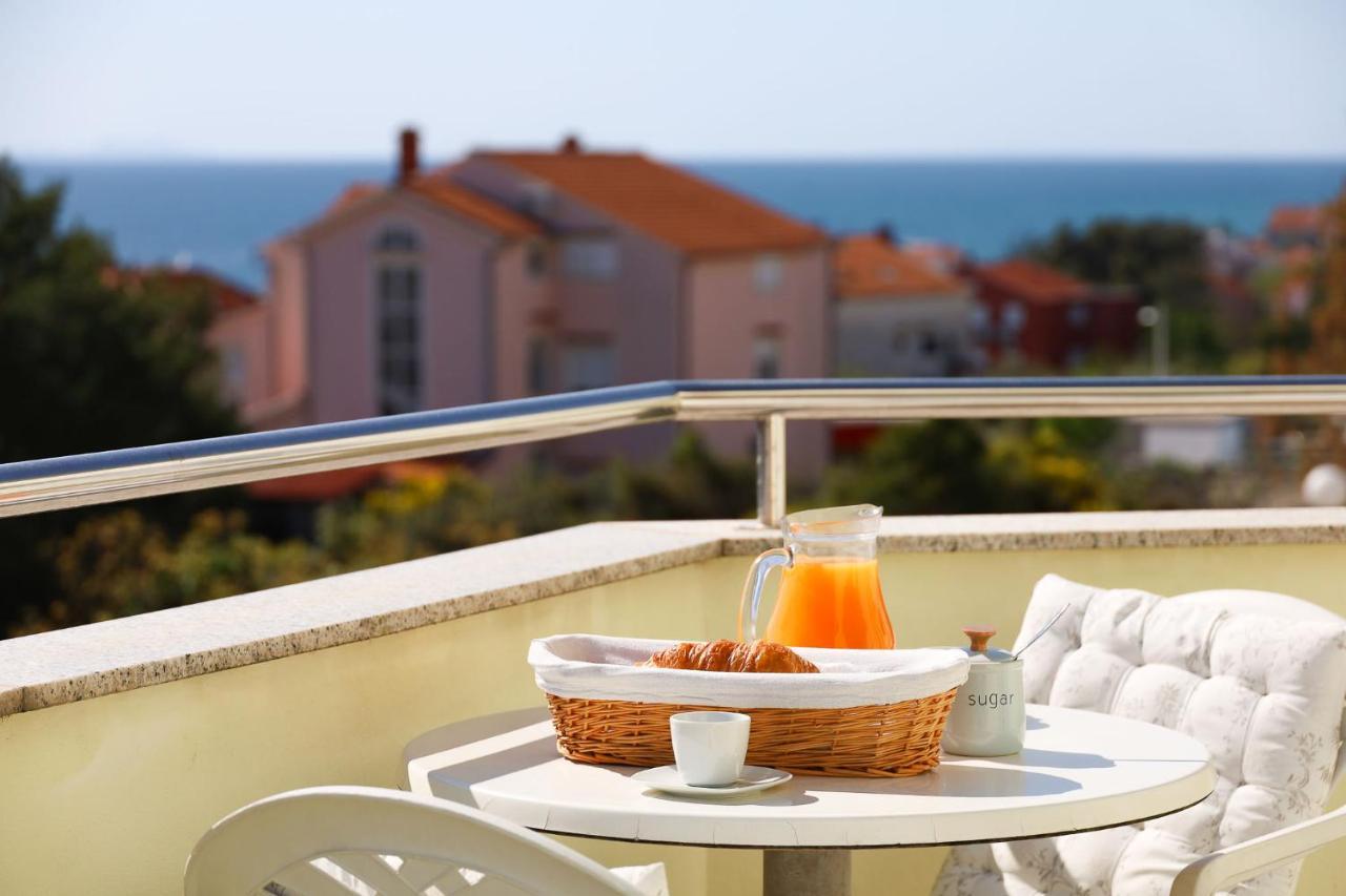 The Florens Residence Near The Beach With The Pool, Bbq And Kids Playground, Zadar Diklo Bagian luar foto