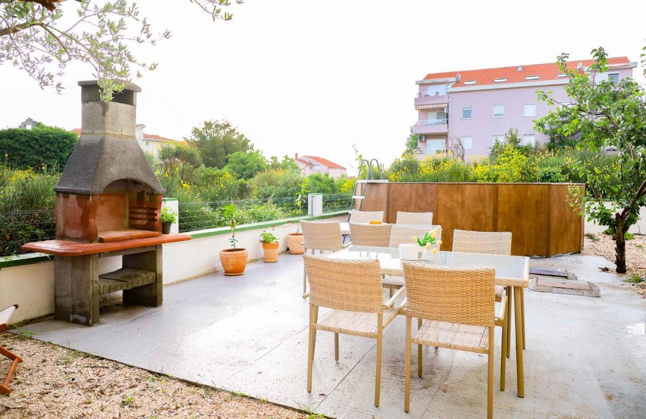 The Florens Residence Near The Beach With The Pool, Bbq And Kids Playground, Zadar Diklo Bagian luar foto