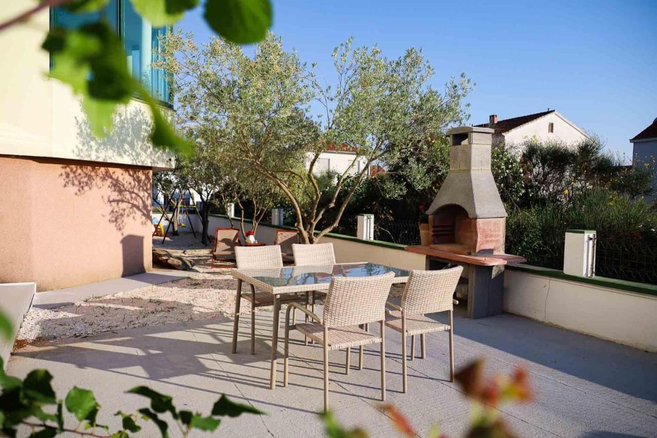 The Florens Residence Near The Beach With The Pool, Bbq And Kids Playground, Zadar Diklo Bagian luar foto