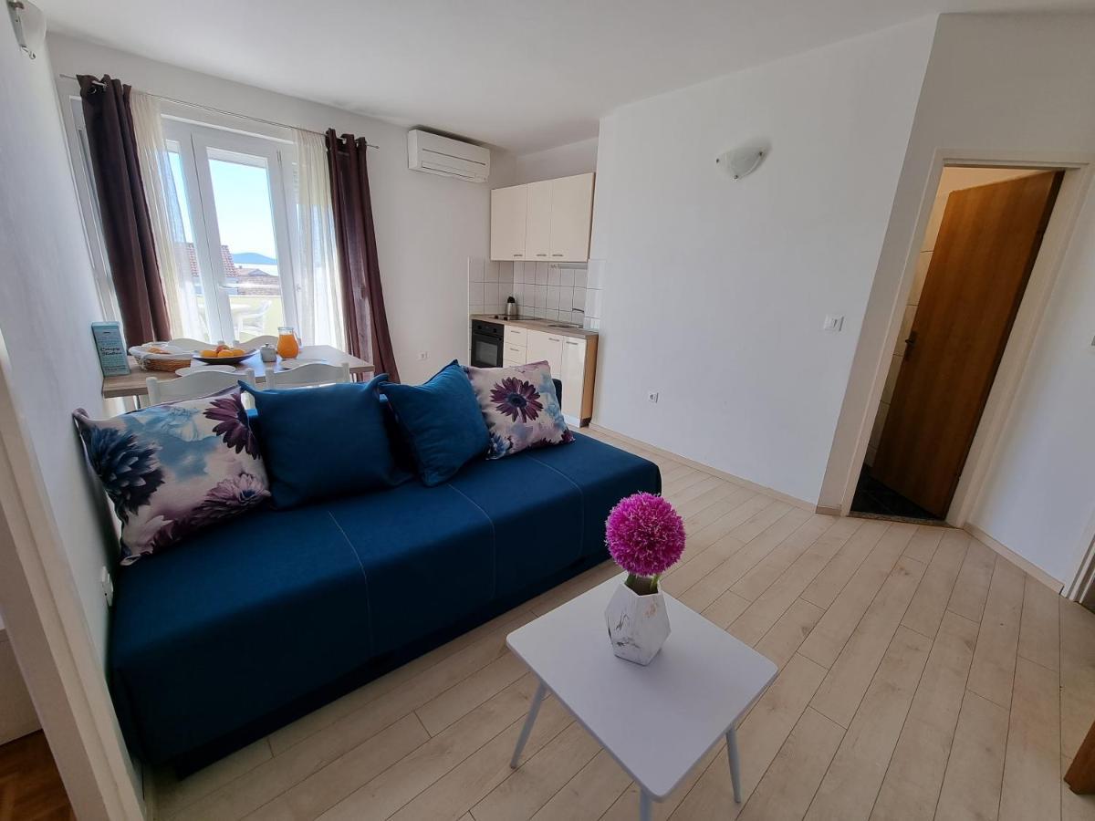 The Florens Residence Near The Beach With The Pool, Bbq And Kids Playground, Zadar Diklo Bagian luar foto