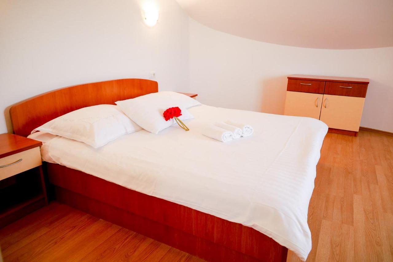 The Florens Residence Near The Beach With The Pool, Bbq And Kids Playground, Zadar Diklo Bagian luar foto