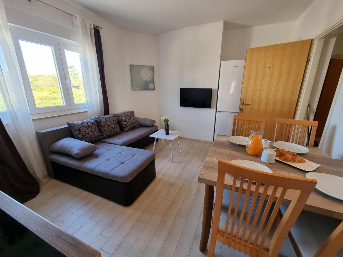 The Florens Residence Near The Beach With The Pool, Bbq And Kids Playground, Zadar Diklo Bagian luar foto