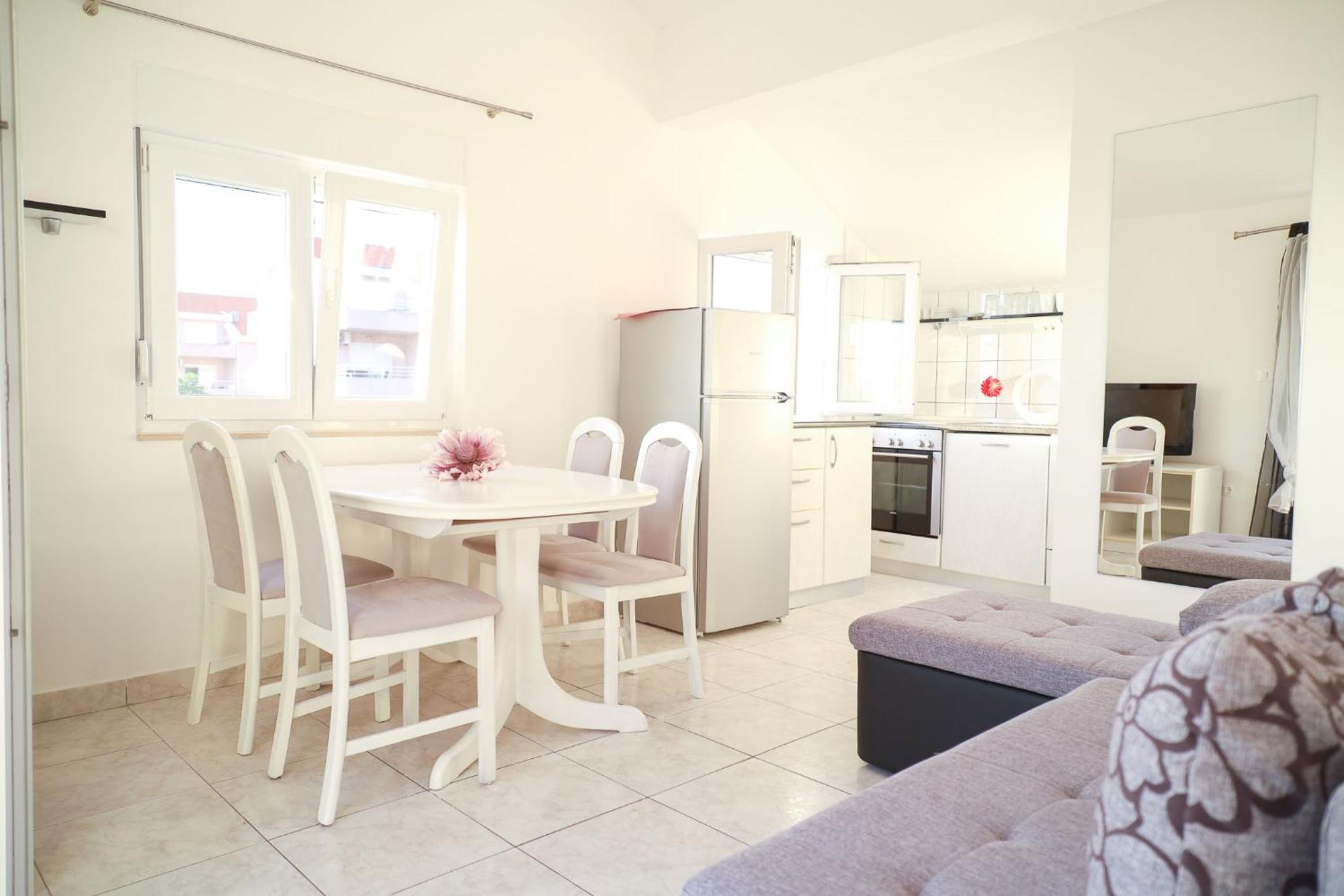 The Florens Residence Near The Beach With The Pool, Bbq And Kids Playground, Zadar Diklo Ruang foto